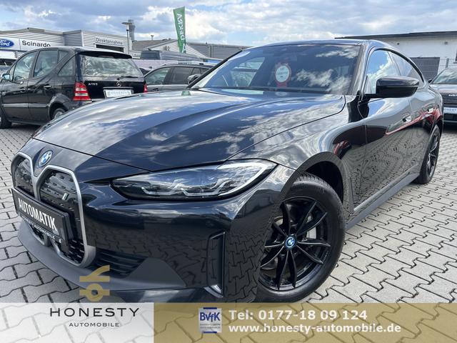 BMW i4 - - 40 e*ANH&Auml;NGERKUPPLUNG*ELEKTRO BATTERIE GESUNDHEITSZUSTAND 96,0%*AUTOMATIK*NAVIGATION*GARANTIE*SITZHEIZUNG*ELEKTR. SITZE*R&Uuml;CKFAHRKAMERA*SEITENAIRBAG VORNE*SCHEINWERFER LED*WEGFAHRSPERRE*START/STOP ANLAGE (FUNKTION*SPORTSITZE VORNE*DAB*DSC*SERIEN-FAH