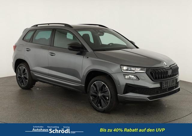 Skoda Karoq - Sportline 1.5 TSI DSG Sportline, Pano, AHK, Navi, CANTON, Matrix, AreaView, Side, el. Klappe, FS-beheizbar, 5 J.-Garantie