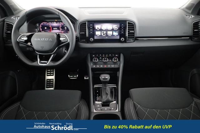 Skoda Karoq Sportline 1.5 TSI DSG Sportline, Pano, AHK, Navi, CANTON, Matrix, AreaView, Side, el. Klappe, FS-beheizbar, 5 J.-Garantie 