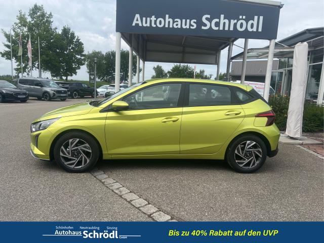 Hyundai / i20 / Grün / / / i20 1.2i WAVE + WINTER