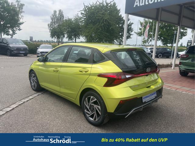 Hyundai / i20 / Grün / / / i20 1.2i WAVE + WINTER