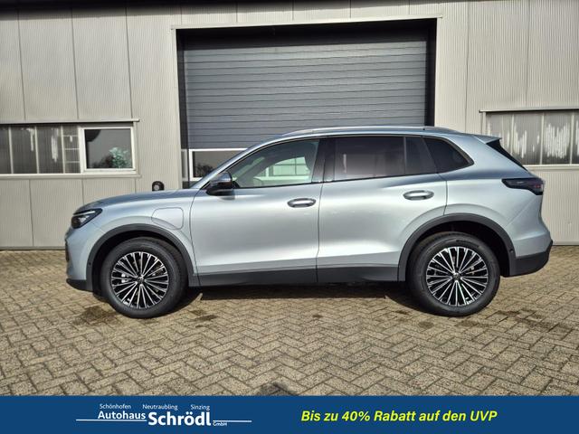 Volkswagen Tiguan Life 1,5 l eHybrid OPF 204PS DSG Design Paket "Dark" LED-Plus-Scheinw. elektr. Heckklappe Sitzheizung v+h Lenkradheizung Frontscheibe beheizb. R&uuml;ckf.Kamera Klimaautomatik VW-Radio Bluetooth wireless Apple CarPlay + Android Auto PDC ACC 2xKeyl 