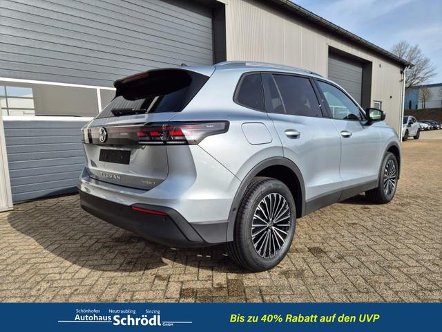 Volkswagen Tiguan Life 1,5 l eHybrid OPF 204PS DSG Design Paket "Dark" LED-Plus-Scheinw. elektr. Heckklappe Sitzheizung v+h Lenkradheizung Frontscheibe beheizb. R&uuml;ckf.Kamera Klimaautomatik VW-Radio Bluetooth wireless Apple CarPlay + Android Auto PDC ACC 2xKeyl 