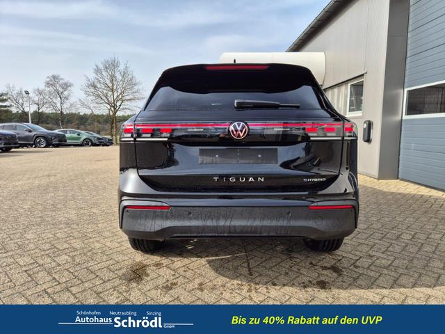 Volkswagen Tiguan Life 1,5 l eHybrid OPF 204PS DSG Design Paket "Dark" LED-Plus-Scheinw. elektr. Heckklappe Sitzheizung v+h Lenkradheizung Frontscheibe beheizb. R&uuml;ckf.Kamera Klimaautomatik VW-Radio Bluetooth wireless Apple CarPlay + Android Auto PDC ACC 2xKeyl 