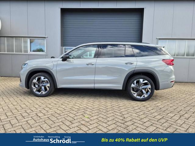 Skoda Kodiaq Sportline 1.5 TSI 204PS PHEV DSG schwenkb. AHK elektr. PanoDach HUD Alcantara PDC v+h 360&deg;Kamera CANTON Sound Klimaautomatik Sitzheizung Lenkradheizung Navi Apple CarPlay Android Auto 2xKeyless 19"LM vollelektr. Reichweite 116KM 