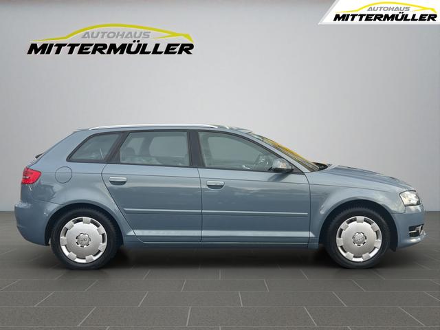 Audi A3 Sportback TFSI Attraction Standheizung 8 fach bereift 