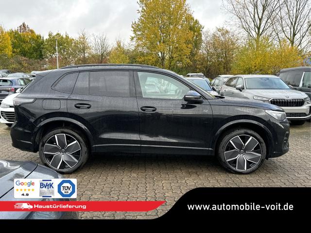 Volkswagen / Tiguan / Schwarz / / / PANO+HD MATRIX+AHK+NAVI+BLACK STYLE+20 LM+ACC