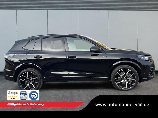 Volkswagen / Tiguan / Schwarz / / / 4x4 AHK+PANO+STANDHZG+20 ALU+eHK