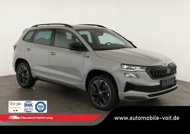 Skoda Karoq - Sportline 1.5 TSI DSG Sportline, Pano, AHK, Navi, CANTON, Matrix, AreaView, Side, el. Klappe, FS-beheizbar, 5 J.-Garantie