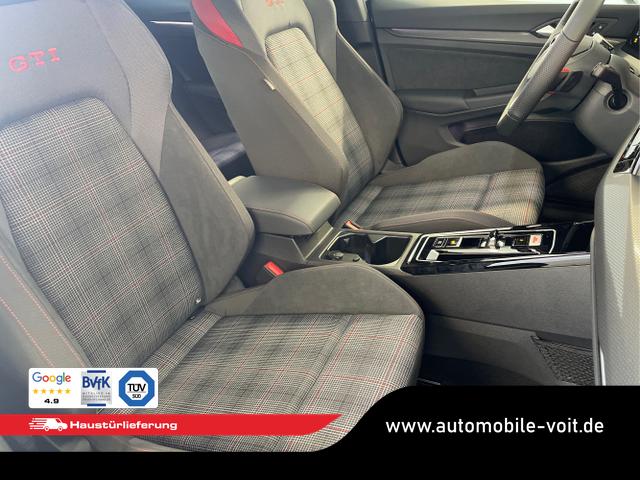 Volkswagen / Golf / Schwarz / / / DSG AHK+Pano+Sitzheizung vo+hi