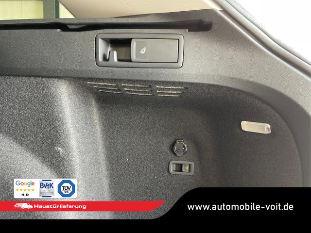 Volkswagen / Golf Variant / Schwarz / / / 150PS DSG AHK+Kessy+Navi