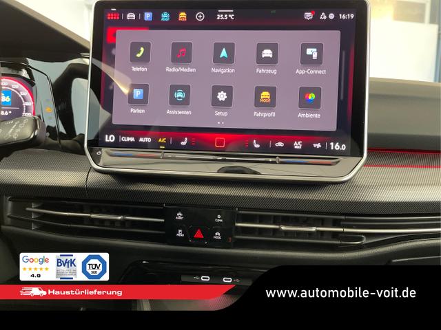 Volkswagen / Golf Variant / Schwarz / / / 150PS DSG+Black Style+AHK