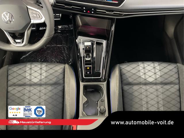 Volkswagen / Golf Variant / Schwarz / / / 150PS DSG+Black Style+AHK