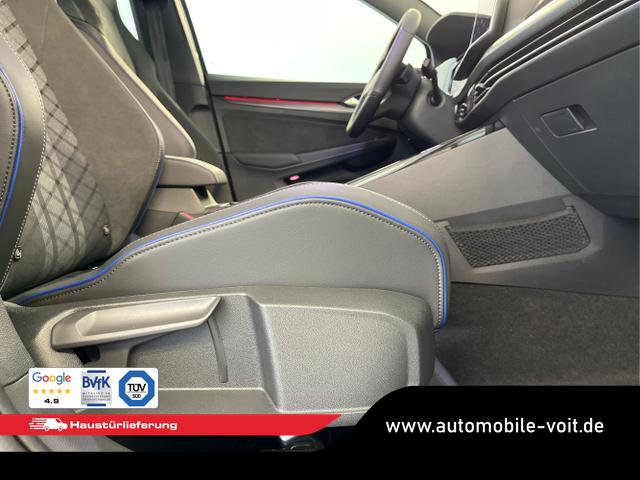 Volkswagen / Golf Variant / Schwarz / / / 150PS DSG+Black Style+AHK