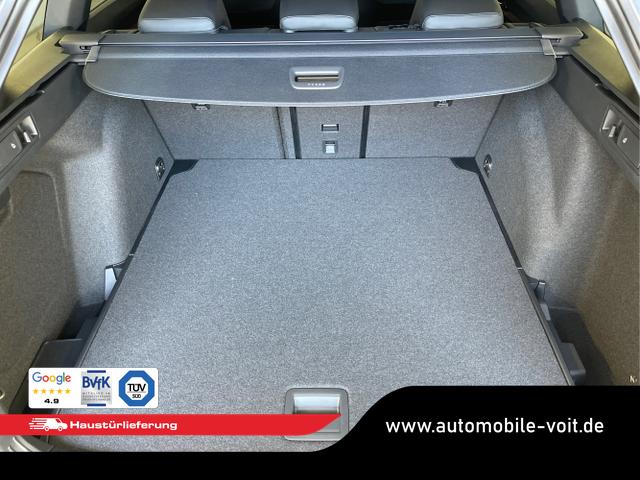 Volkswagen / Golf Variant / Schwarz / / / 150PS DSG+Black Style+AHK