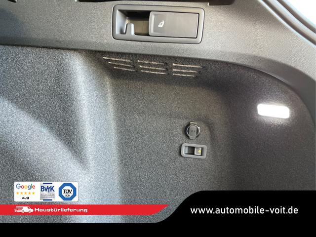 Volkswagen / Golf Variant / Schwarz / / / 150PS DSG+Black Style+AHK