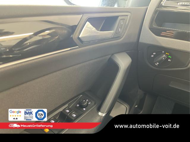 Volkswagen / Touran / Schwarz / / / 7Si+IQ.Light+AHK+Kessy+Cam