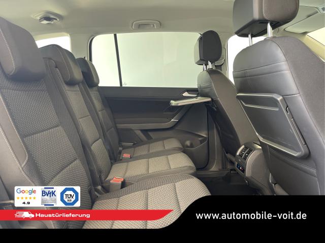 Volkswagen / Touran / Schwarz / / / 7Si+IQ.Light+AHK+Kessy+Cam