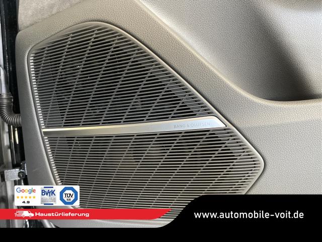 Audi / SQ7 / Schwarz / / / Nachtsicht+Fahrwerkspaket