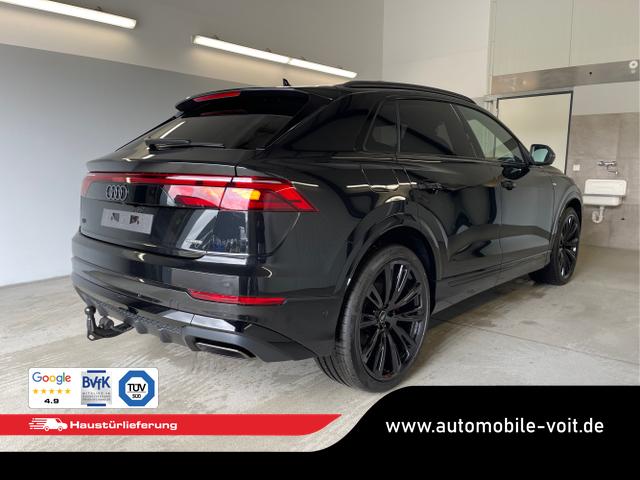 Audi / Q8 / Schwarz / / / S line STHZ+Pano+AHK+HUD