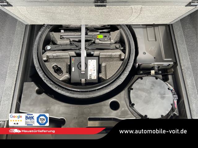 Audi / Q8 / Schwarz / / / S line STHZ+Pano+AHK+HUD