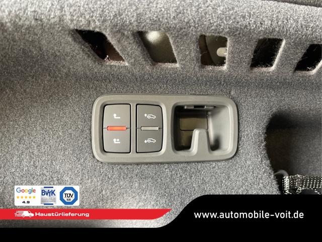Audi / Q8 / Schwarz / / / S line STHZ+Pano+AHK+HUD