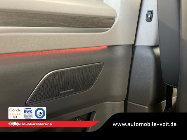 Volkswagen / T7 Multivan / Schwarz / / / 245PS DSG 4Motion Leder+AHK+7 Sitze