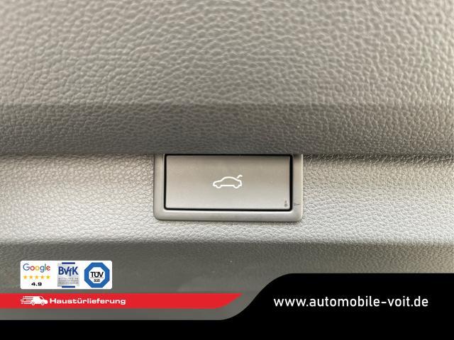 Skoda / Karoq / Schwarz / / / 150PS DSG AHK+Kessy