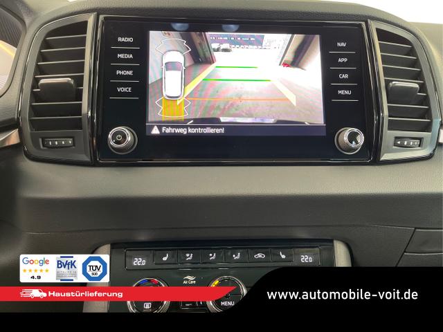 Skoda / Karoq / Blau / / / 150PS DSG AHK+Kessy