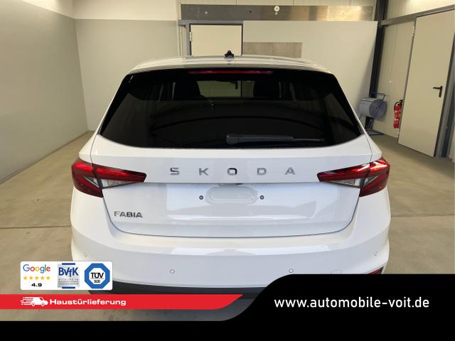 Skoda / Fabia / Weiß / / / 115PS AHK+Kessy+Kamera
