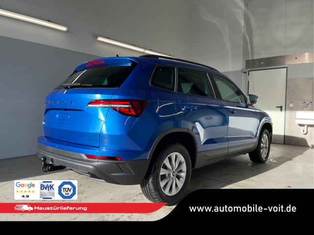 Skoda / Karoq / Blau / / / 150PS DSG AHK+Kamera+ACC+Kessy+Kamera+ParkPilot vo+hi+App