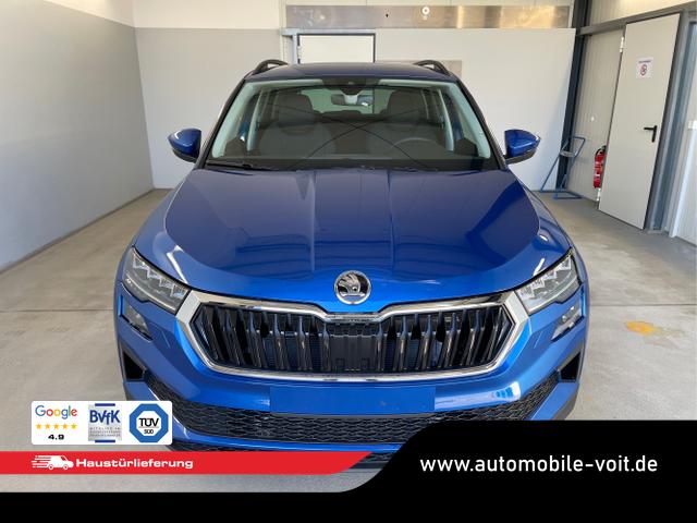 Skoda / Karoq / Blau / / / 150PS DSG AHK+Kamera+ACC+Kessy+Kamera+ParkPilot vo+hi+App