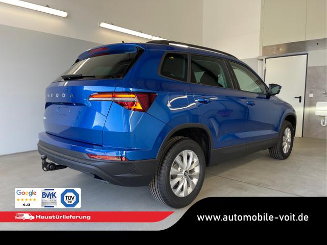 Skoda / Karoq / Blau / / / 150PS DSG AHK+Kamera+ACC+Kessy+Kamera+ParkPilot vo+hi+App