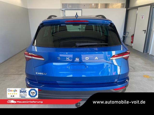 Skoda / Karoq / Blau / / / 150PS DSG AHK+Kamera+ACC+Kessy+Kamera+ParkPilot vo+hi+App