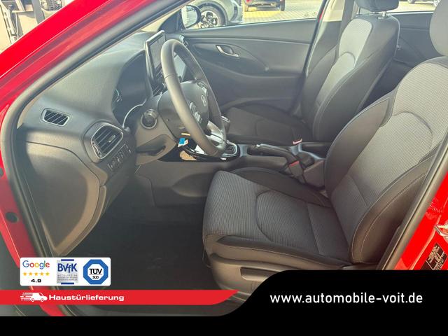 Hyundai i30 Kombi Comfort 1.5 GDI 95PS 6MT Navi / PDC V&H. m. Kamera LED Nebel 