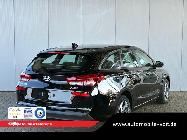 Hyundai i30 Kombi Comfort 1.5 GDI 95PS 6MT Navi / PDC V&H. m. Kamera LED Nebel 15'' LM 