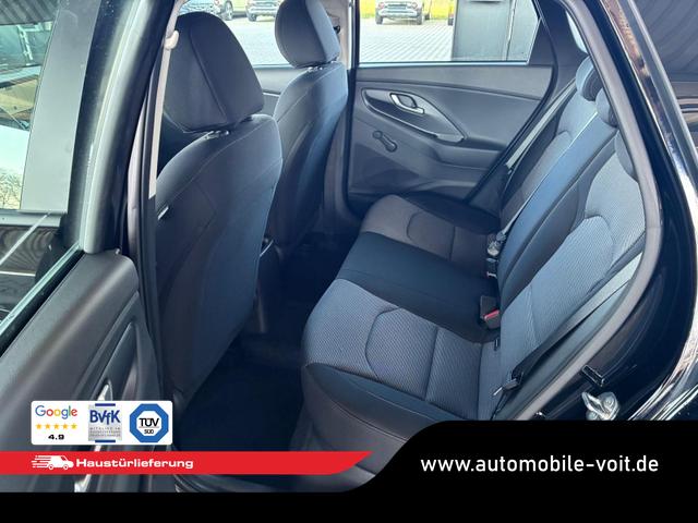Hyundai i30 Kombi Comfort 1.5 GDI 95PS 6MT Navi / PDC V&H. m. Kamera LED Nebel 15'' LM 