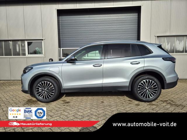 Volkswagen Tiguan Life 1,5 l eHybrid OPF 204PS DSG Design Paket "Dark" LED-Plus-Scheinw. elektr. Heckklappe Sitzheizung v+h Lenkradheizung Frontscheibe beheizb. R&uuml;ckf.Kamera Klimaautomatik VW-Radio Bluetooth wireless Apple CarPlay + Android Auto PDC ACC 2xKeyl 