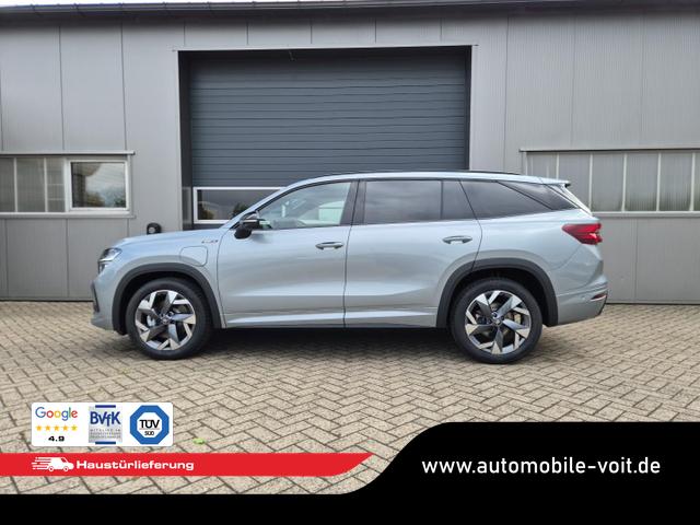 Skoda Kodiaq Sportline 1.5 TSI 204PS PHEV DSG schwenkb. AHK elektr. PanoDach HUD Alcantara PDC v+h 360&deg;Kamera CANTON Sound Klimaautomatik Sitzheizung Lenkradheizung Navi Apple CarPlay Android Auto 2xKeyless 19"LM vollelektr. Reichweite 116KM 