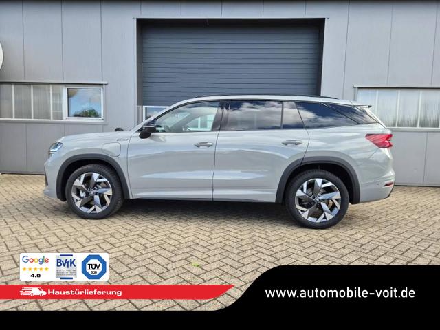 Skoda Kodiaq Sportline 1.5 TSI 204PS PHEV DSG schwenkb. AHK elektr. PanoDach HUD Alcantara PDC v+h 360&deg;Kamera CANTON Sound Klimaautomatik Sitzheizung Lenkradheizung Navi Apple CarPlay Android Auto 2xKeyless 19"LM vollelektr. Reichweite 116KM 