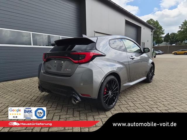 Toyota GR Yaris 1.6 Turbo 280PS Automatik 4x4 High Performance Klimaautomatik Lenkradheizung Sitzheizung JBL Premiumsound Navi Bluetooth DAB Apple CarPlay Android Auto2x Keyless ACC R&uuml;ckf.Kamera PDC v+h 18-LM 