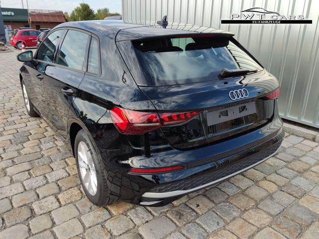 Audi / A3 Sportback / Schwarz / / / 