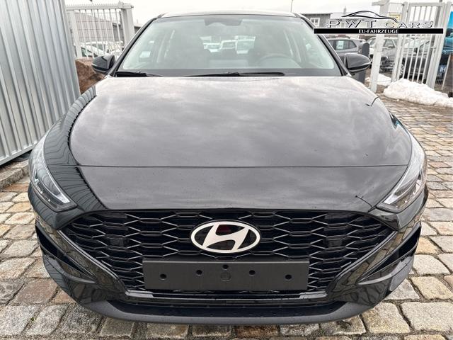 Hyundai / i30 / Schwarz / / / 