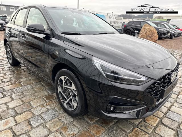 Hyundai / i30 / Schwarz / / / 