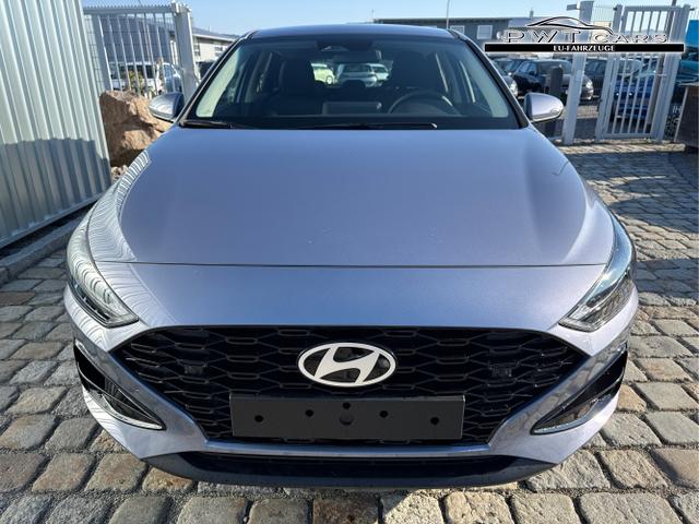 Hyundai / i30 / Blau / / / 