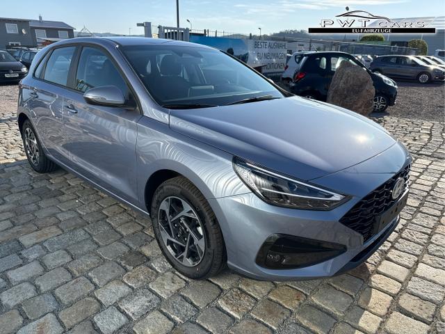 Hyundai / i30 / Blau / / / 