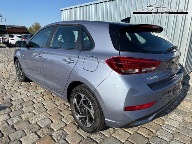 Hyundai / i30 / Blau / / / 