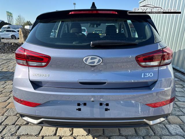 Hyundai / i30 / Blau / / / 
