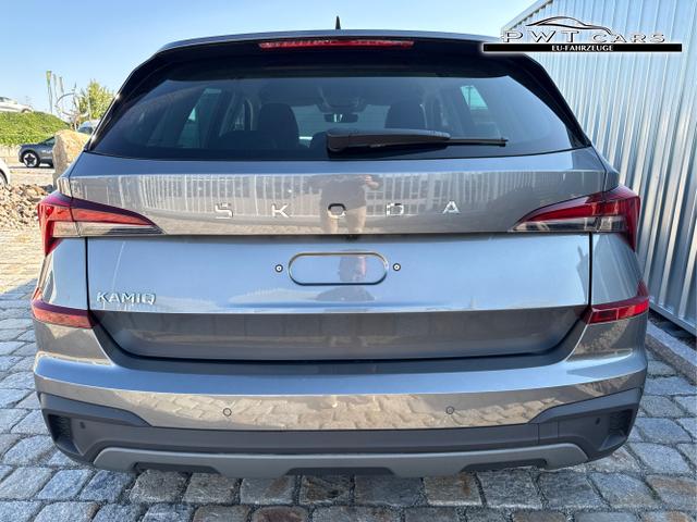 Skoda / Kamiq / Grau / / / 130 Jahre Premium Edition 1.5 TSI 150 PS DSG Anh&auml;ngerkupplung-AppleCarPlay-AndroidAuto-Winterpaket-Alcantara-DAB-Tempomat-Totwinkelassist-Kamera-SunSet-el.Heckklappe-17''Alu-Sofort, Beispielbilder, ggf. teilweise mit Sonderausstattung