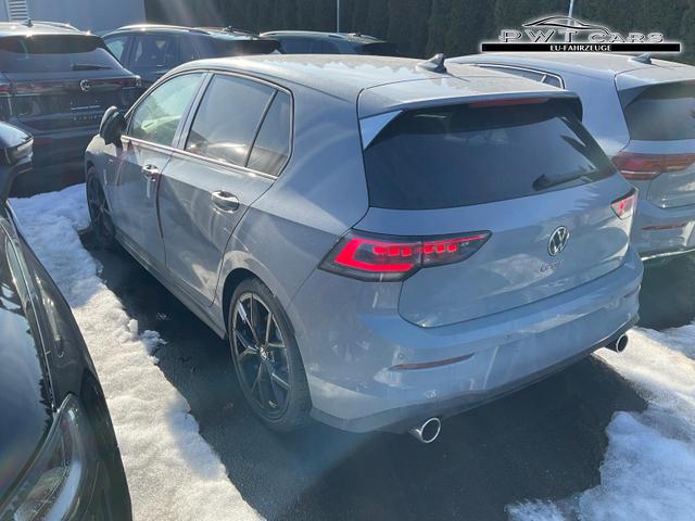 Volkswagen Golf 2.0 TSI 195 kW GTI VIII DSG Black Style, Pano, Navi, Side, Matrix, AreaView, Winter, 19-Zoll 